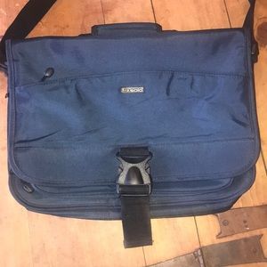 solo messenger bag